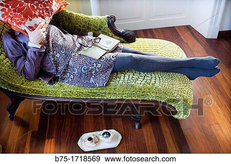 mujer con una almohada tapandole la cara tumbada en una chaise longue, woman with a pillow covering her face lying on a chaise longue View Large Photo Image Stock Photo - mujer con una almohada tapandole la cara tumbada en una chaise longue, woman with a pillow covering her face lying on a chaise longue. Fotosearch