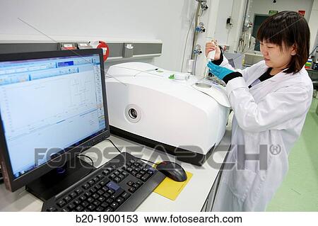 Stock Image - Nanomaterials group Fourier Transform Infrared Spectroscopy PerkinElmer Frontier FT-IR Nanomaterials laboratory CIC nanoGUNE, Nano science Cooperative Research Center, San Sebastian, Gipuzkoa, Euskadi, Spain. Fotosearch