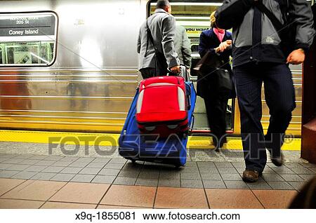 Stock Image - New York City subway platform, 34th Street, Herald Square train station, Manhattan, USA. Fotosearch