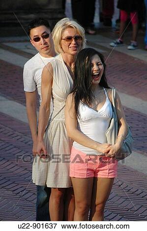 New York City (USA): tourists partecipating to a street show in Central Park View Large Photo Image Stock Photo - New York City (USA): tourists partecipating to a street show in Central Park. Fotosearch