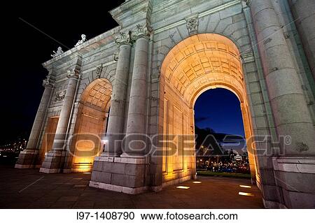 Night time view of the historic Puerta de AlcalB monument in the Plaza de la Independencia Madrid Spain View Large Photo Image Stock Image - Night time view of the historic Puerta de AlcalB monument in the Plaza de la Independencia Madrid Spain. Fotosearch
