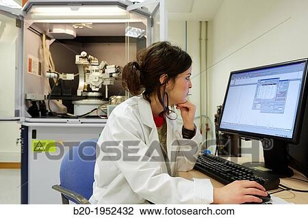 Stock Image - Observing a Ti-Al alloy. X-ray diffractometer. Technological Services to Industry. Tecnalia Research & Innovation, Donostia, San Sebastian, Gipuzkoa, Basque Country, Spain.. Fotosearch