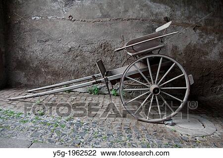 old horse drawn cart carriage in italy. View Large Photo Image Stock Image - old horse drawn cart carriage in italy.. Fotosearch