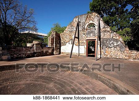 Stock Image - Old Palmerston Town Hall - destroyed during Japanese bombing of Darwin during WWII. Fotosearch