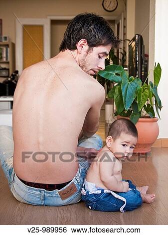Padre e hija View Large Photo Image Stock Photograph - Padre e hija. Fotosearch