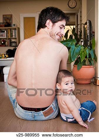 Padre e hija View Large Photo Image Stock Photography - Padre e hija. Fotosearch