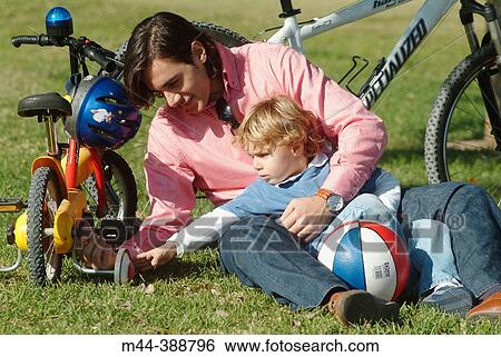 Padre jugando con su hijo en Valencia View Large Photo Image Stock Photograph - Padre jugando con su hijo en Valencia. Fotosearch