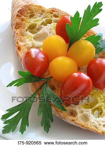 Stock Photography - Pan tostado, aceite, sal y tomate. Fotosearch