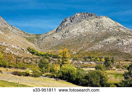 Pea Cabrera en la Sierra de la Paramera? vila Castilla Le? n Espaa View Large Photo Image Stock Image - Pea Cabrera en la Sierra de la Paramera? vila Castilla Le? n Espaa. Fotosearch