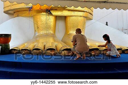 people praying at the feet of the Standing buddha knowns as luang pho at Wat Intharawihan, nakhon district of bangkok, thailand View Large Photo Image Stock Photography - people praying at the feet of the Standing buddha knowns as luang pho at Wat Intharawihan, nakhon district of bangkok, thailand. Fotosearch