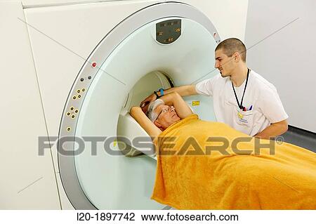 Stock Image - PET-CT Siemens Biograph, Combined apparatus for positron emission tomography PET and X-ray computer tomography CT, Nuclear medicine, Onkologikoa Hospital, Oncology Institute. Fotosearch
