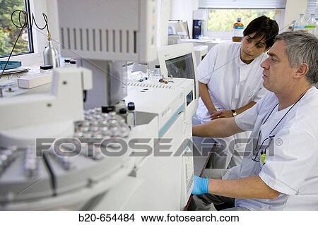 Picture - Physics and chemistry laboratory. Gas chromatographer for detecting polluting agents in food. AZTI-Tecnalia. Technological Centre specialised in Marine and Food Research. Sukarrieta, Bizkaia, Euskadi. Spain.. Fotosearch