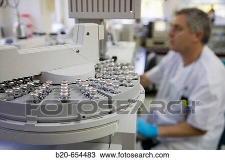 Stock Image - Physics and chemistry laboratory. Gas chromatographer for detecting polluting agents in food. AZTI-Tecnalia. Technological Centre specialised in Marine and Food Research. Sukarrieta, Bizkaia, Euskadi. Spain.. Fotosearch