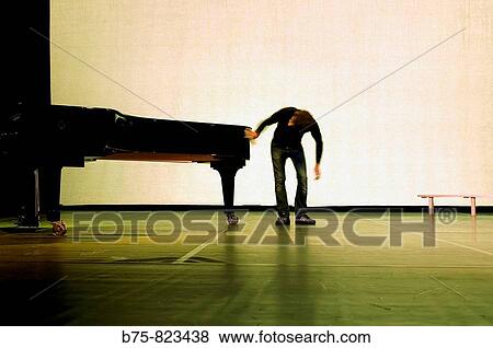 Piano, limpieza, teatro View Large Photo Image Stock Photo - Piano, limpieza, teatro. Fotosearch