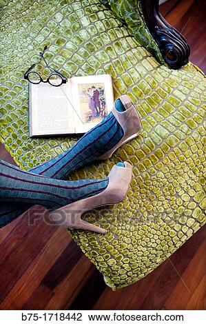 piernas de mujer con zapatos de tac? n relajada con un libro, female legs in high heels relaxed with a book View Large Photo Image Stock Image - piernas de mujer con zapatos de tac? n relajada con un libro, female legs in high heels relaxed with a book. Fotosearch