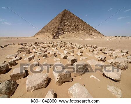 Stock Image - PirBmide roja de Dashur, El Cairo, Egipto. Fotosearch