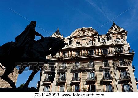 Stock Image - Pla? a del Rei, Barrio Gotico, Barcelona, Spain.. Fotosearch