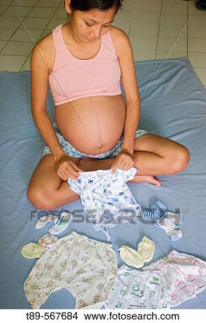 Pregnant woman, nine month in to pregnancy, in the hospital and nurs taking a blod test View Large Photo Image Picture - Pregnant woman, nine month in to pregnancy, in the hospital and nurs taking a blod test. Fotosearch