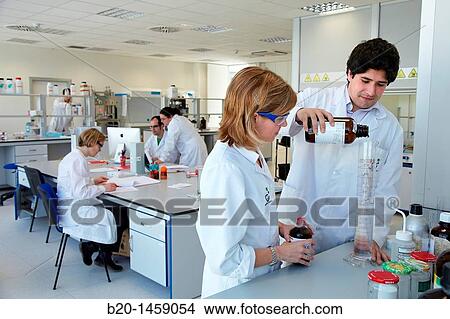 Picture - Preparing solution samples for column chromatography, synthesis lab, research laboratory, IkerChem research lab, design and synthesis of new chemical entities with therapeutic applications in oncology. Fotosearch