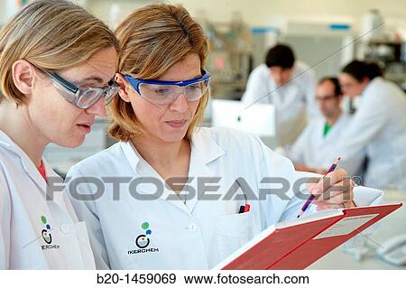 Stock Photo - Preparing solution samples for column chromatography, synthesis lab, research laboratory, IkerChem research lab, design and synthesis of new chemical entities with therapeutic applications in oncology. Fotosearch