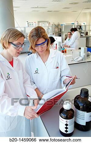 Preparing solution samples for column chromatography, synthesis lab, research laboratory, IkerChem research lab, design and synthesis of new chemical entities with therapeutic applications in oncology View Large Photo Image Stock Photograph - Preparing solution samples for column chromatography, synthesis lab, research laboratory, IkerChem research lab, design and synthesis of new chemical entities with therapeutic applications in oncology. Fotosearch