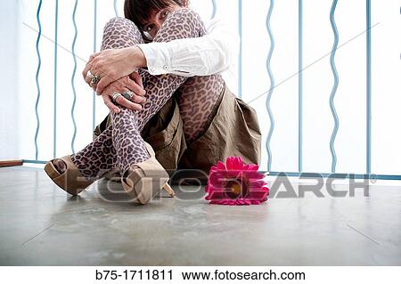 primer plano de mujer joven sentada en el suelo con piernas cruzadas, zapatos de tacon y una flor, closeup of young woman sitting on the floor with legs crossed, heels shoes and a flower, View Large Photo Image Stock Image - primer plano de mujer joven sentada en el suelo con piernas cruzadas, zapatos de tacon y una flor, closeup of young woman sitting on the floor with legs crossed, heels shoes and a flower,. Fotosearch