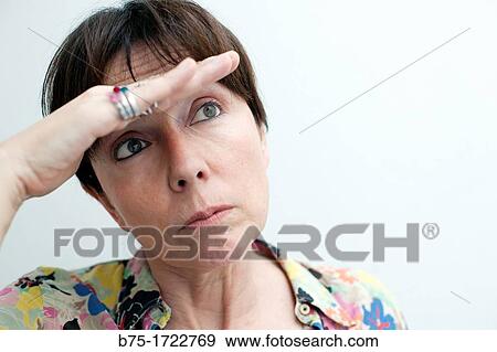 Stock Photo - primer plano de mujer mirando a lo lejos, close-up of woman looking far away. Fotosearch