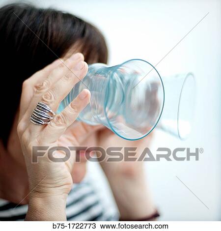 primer plano de mujer mirando a traves de unos prismaticos, close-up of woman looking through binoculars, View Large Photo Image Stock Image - primer plano de mujer mirando a traves de unos prismaticos, close-up of woman looking through binoculars,. Fotosearch