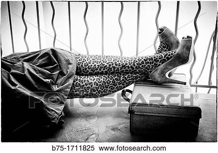 primer plano de piernas de mujer tumbada con zapatos de tacon y maleta, close up of woman legs lying with heel shoes and suitcase, View Large Photo Image Stock Photography - primer plano de piernas de mujer tumbada con zapatos de tacon y maleta, close up of woman legs lying with heel shoes and suitcase,. Fotosearch