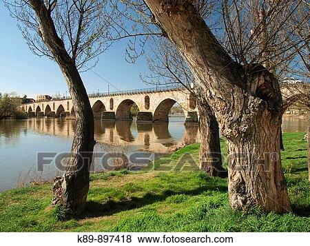 Puente medieval y r? o Duero. Zamora. Castilla y Le? n. Espaa. View Large Photo Image Stock Photo - Puente medieval y r? o Duero. Zamora. Castilla y Le? n. Espaa.. Fotosearch