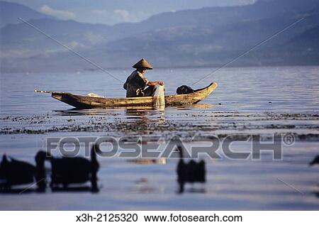 pêcheur, à, pirogue, sur, les, lac, maninjau, sumatra, île