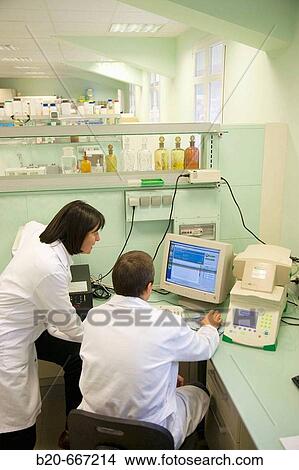 Picture - Quantification of Genetically Modified Organisms (GMOs). PCR-RT, DNA analysis, Plant health laboratory, Neiker Tecnalia, Instituto de Investigaci? n y Desarrollo Agrario, Ganadero, Forestal y del Medio Natural, Arkaute, Alava, Euskadi, Spain.. Fotosearch