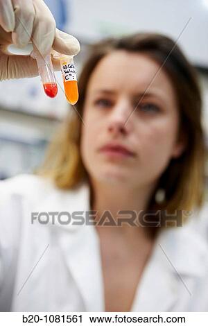 Stock Image - Quantum dots, eye inspection, samples, Laboratory of Nanobiotechnology, CIC nanoGUNE, Nanoscience Cooperative Research Center, San Sebastian, Gipuzkoa, Euskadi, Spain. Fotosearch