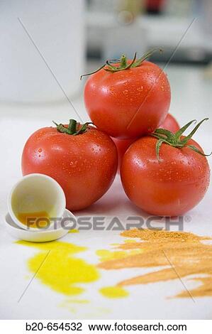 Stock Image - Research and Development laboratory. Functional biomolecules in food extraction. Tomatoe extract. AZTI-Tecnalia. Technological Centre specialised in Marine and Food Research. Sukarrieta, Bizkaia, Euskadi. Spain.. Fotosearch