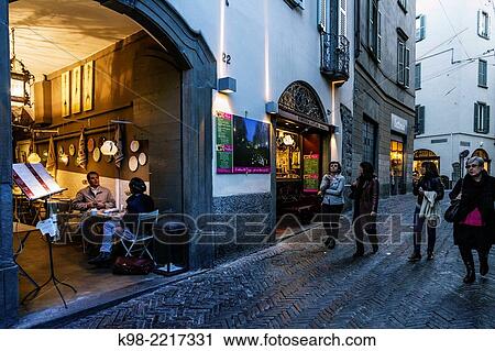 restaurante pizzeria, via Bartolomeo Colleoni, ciudad alta, Bergamo, Lombardia, Italia, Europa. View Large Photo Image Stock Image - restaurante pizzeria, via Bartolomeo Colleoni, ciudad alta, Bergamo, Lombardia, Italia, Europa.. Fotosearch