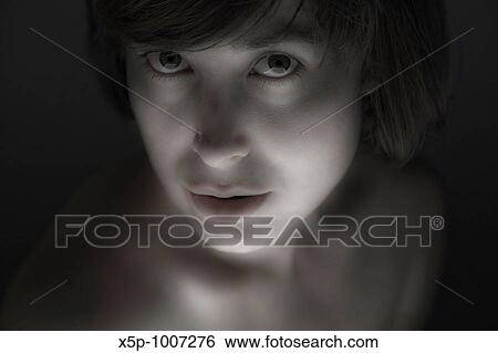 Retrato de mujer con mirada interrogante View Large Photo Image Stock Photograph - Retrato de mujer con mirada interrogante. Fotosearch