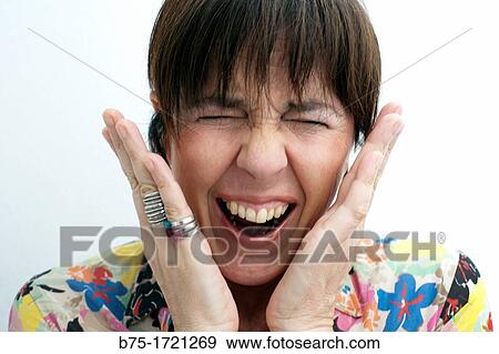 Retrato de mujer de pelo moreno con expresion de enfado y gritando, Portrait of brown-haired woman with expression of anger and shouting View Large Photo Image Stock Photo - Retrato de mujer de pelo moreno con expresion de enfado y gritando, Portrait of brown-haired woman with expression of anger and shouting. Fotosearch