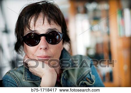 Retrato de mujer de pelo moreno, gafas de sol y con expresion relajada, Portrait of brown-haired woman with sun glasses and relaxed expression, View Large Photo Image Stock Photo - Retrato de mujer de pelo moreno, gafas de sol y con expresion relajada, Portrait of brown-haired woman with sun glasses and relaxed expression,. Fotosearch