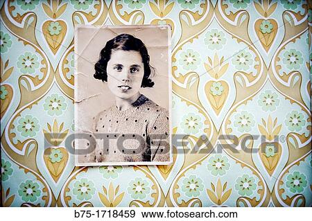 retrato en blanco y de mujer de los aos 40 colgada en pared con papel pintado, vintage, black and white portrait of a woman in the 40's wall-hung wallpaper, vintage, View Large Photo Image Stock Photo - retrato en blanco y de mujer de los aos 40 colgada en pared con papel pintado, vintage, black and white portrait of a woman in the 40's wall-hung wallpaper, vintage,. Fotosearch