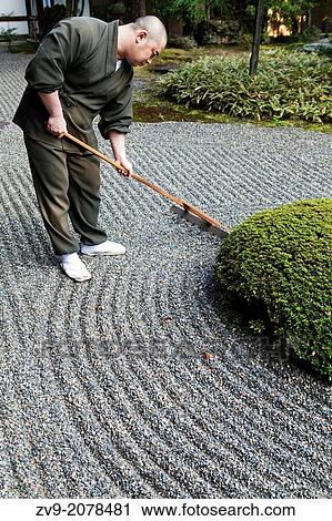 Stock Image - Rev Takafumi Kawakami is the vice-abbot at Shunkoin Temple and teaches classes about Zen culture and meditation and serves as a bridge between the Eastern and Western cultures.. Fotosearch