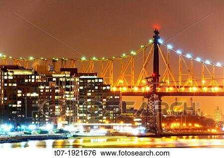 Stock Photograph - Roosevelt Island, East River, Queensboro Bridge, Manhattan, New York City, USA. Fotosearch