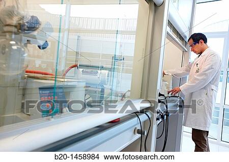 Picture - Rotavapor, Synthesis Laboratory, IkerChem research lab, design and synthesis of new chemical entities with therapeutic applications in oncology, discovery and development of novel drugs for the treatment of cancer. Fotosearch