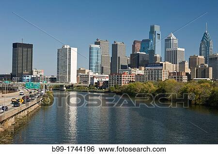 Stock Photograph - SCHUYLKILL RIVER DOWNTOWN SKYLINE PHILADELPHIA PENNSYLVANIA USA. Fotosearch
