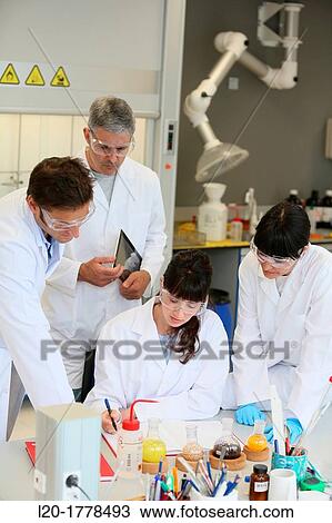 Stock Image - Shinthesis Lab, Research Laboratory, R&D+i, Design and synthesis of new chemical entities with therapeutic applications in oncology, Ikerchem, Donostia, San Sebastian, Gipuzkoa, Basque Country, Spain. Fotosearch