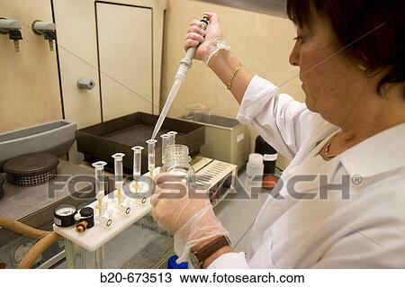 Stock Image - Solid-phase extraction (SPE), Laboratory of Agri-Environmental Safety, Departamento de Agrosistemas y Recursos Naturales, Neiker Tecnalia, Instituto de Investigaci? n y Desarrollo Agrario, Ganadero, Forestal y del Medio Natural, Bizkaia, Euskadi, Spain. Fotosearch