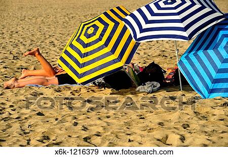 Sombrillas de baistas en la playa de la Barceloneta, Barcelona, Catalunya, Espaa View Large Photo Image Stock Photo - Sombrillas de baistas en la playa de la Barceloneta, Barcelona, Catalunya, Espaa. Fotosearch