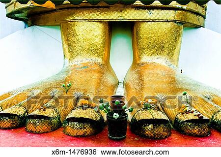 Stock Photograph - Standing Buddha Luang Pho or Phrasiariyametri feet Wat Intharawihan temple, Nakhon district, Bangkok, Thailand, Asia. Fotosearch
