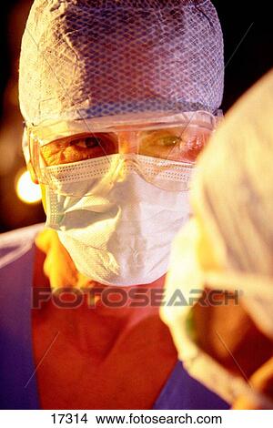 Picture - Surgeon. Fotosearch