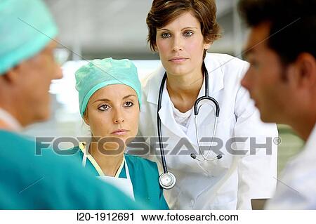 Stock Image - Surgeons, medical meeting, clinical session, Onkologikoa Hospital, Oncology Institute, Case Center for prevention, diagnosis and treatment of cancer, Donostia, San Sebastian, Gipuzkoa, Basque Country, Spain. Fotosearch