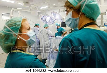 Stock Image - Surgeons. Surgery, Onkologikoa Hospital, Oncology Institute, Case Center for prevention, diagnosis and treatment of cancer, Donostia, San Sebastian, Gipuzkoa, Basque Country, Spain. Fotosearch